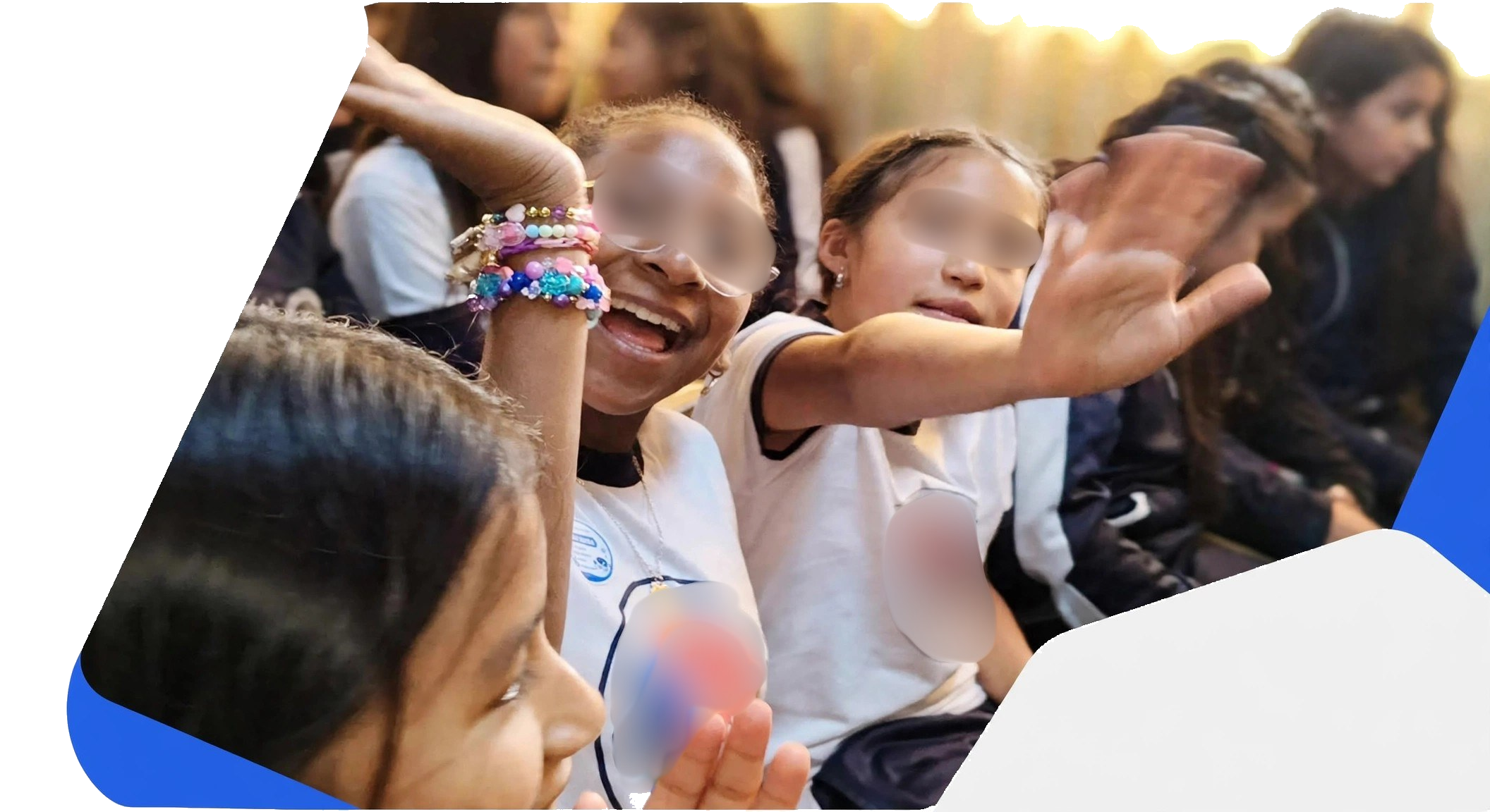Colaboradores de Infodataserv en actividad de servicio comunitario en Quito