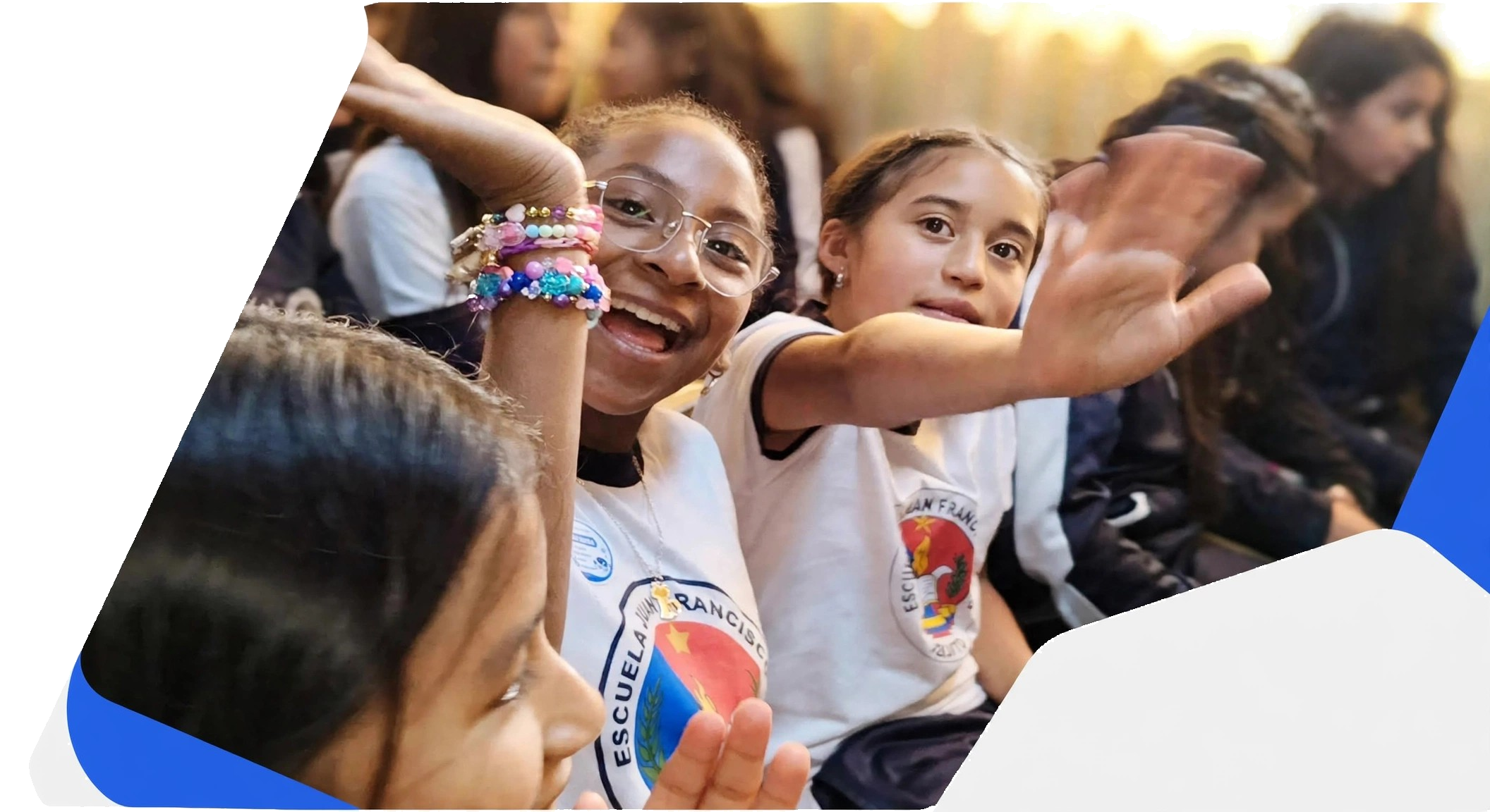 Colaboradores de Infodataserv en actividad de servicio comunitario en Quito